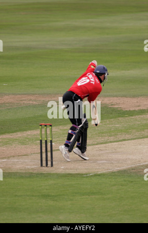 GLAMORGAN KAPITÄN ROBERT CROFT BATTING FÜR GLAMORGAN GEGEN HAMPSHIRE, TAGES-TAG-NACHT-CRICKET, SOPHIA GÄRTEN, CARDIFF Stockfoto