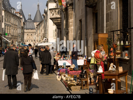 Antiquitäten-Straßenmarkt in Nancy, Frankreich; Herbst Stockfoto