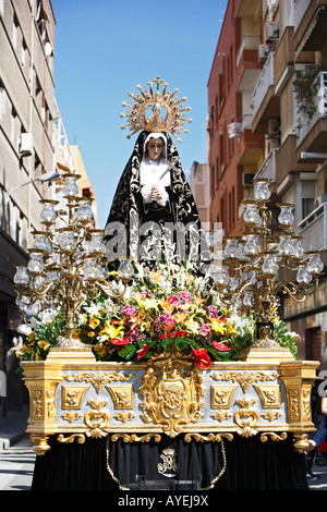 Die Prozession der christlichen Bruderschaften während der Semana Santa (Karwoche) in Valencia, Spanien. Stockfoto