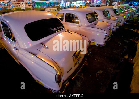 Weißer Amassador Tourist Autos in Tiruchirappalli oder Trichy Südindien Stockfoto