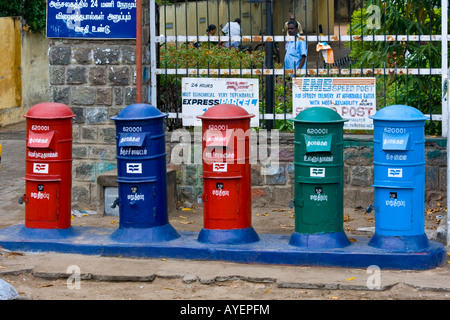 Colouful Postfächer in Indien Poststelle in Tiruchirappalli oder Trichy Indien Stockfoto