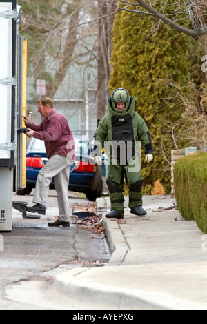 Boise Polizei Abteilung Bomb Squad Officer tragen persönlichen Schutzausrüstung in Boise, Idaho Stockfoto