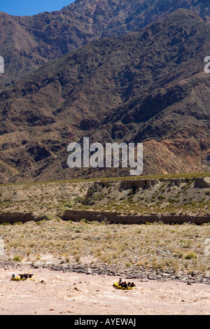 Wildwasser-rafting Fluss Mendoza in der Anden-Gebirge-Argentinien Stockfoto