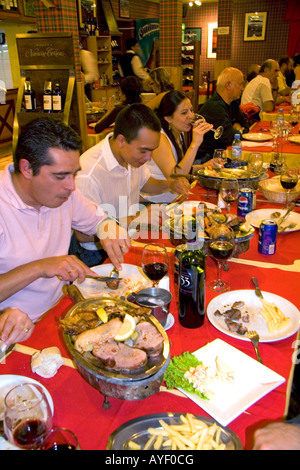 Menschen Essen in einem Restaurant in Ushuaia auf der Insel von Tierra Del Fuego Argentinien Stockfoto