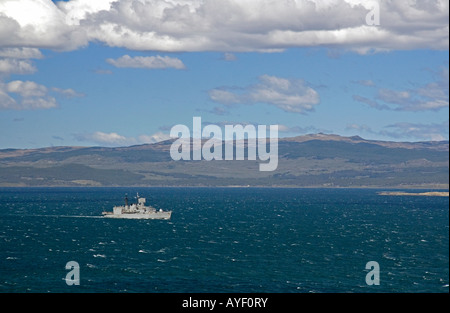 Argentinische Marine Fregatte im Beagle-Kanal in der Nähe von Ushuaia, Argentinien Stockfoto
