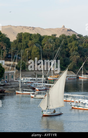 Feluken vor Elephantine Island Aswan oder Assuan-Nil Tal südlichen Oberägypten Stockfoto