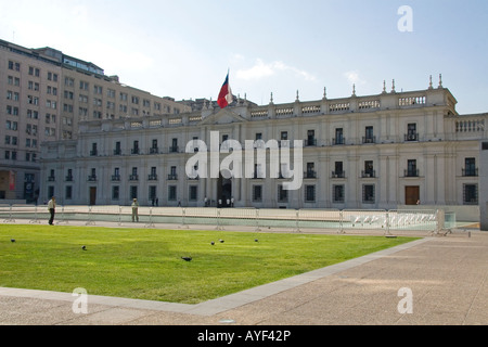 Plaza De La Ciudadania mit der Südfassade des La Moneda Palastes in Santiago Chile Stockfoto