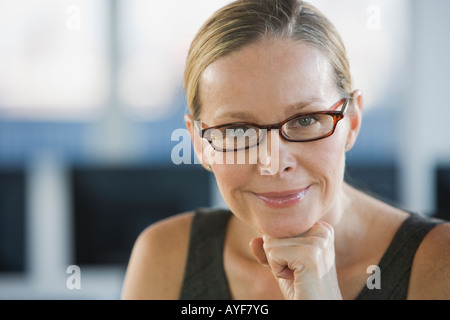Frau mit Brille Stockfoto