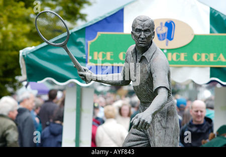 Fred Perry-Statue an Wimbledon in England Stockfoto
