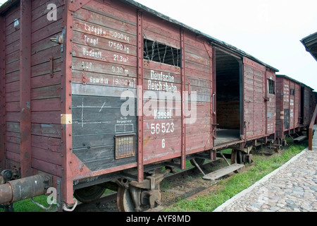 Radegast Station Triebwagen wo 200.000 Juden und Zigeuner nach Auschwitz und anderen Vernichtungslagern fuhr. Lodz Polen Stockfoto