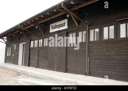 Radegast Railroad Station wo 200.000 Juden und Zigeuner nach Auschwitz und anderen Vernichtungslagern geschickt wurden. Lodz Polen Stockfoto