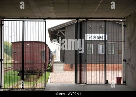 Der Bahnhof Radegast wo 200.000 Juden und Zigeuner nach Auschwitz und anderen Vernichtungslagern geschickt wurden. Lodz Polen Stockfoto