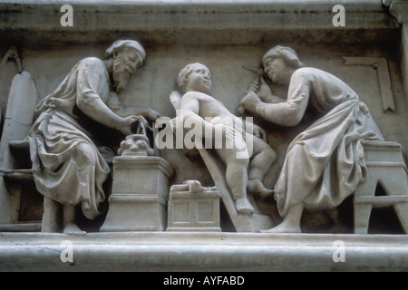 Orsanmichele Wand Schnitzereien Zunft der Maurer gotische Kirche Florenz Italien Europa EU Stockfoto