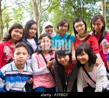 Indonesische Studenten an Prambanam, Java, Indonesien Stockfoto