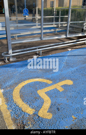 UK-Einrichtungen für behinderte Kunden IN MORRISONS Supermarkt Parkplatz, CAMDEN, LONDON Foto © Julio Etchart Stockfoto