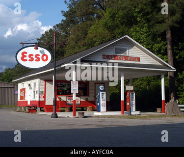 Alte Esso-Tankstelle an der Galivants Fähre South Carolina Stockfoto