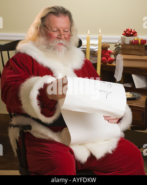 Santa Claus Leseliste von Namen Stockfoto