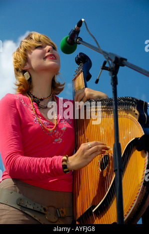 Frau spielt bandura Stockfoto