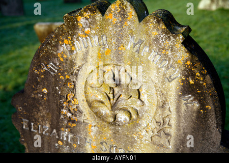 Grabstein mit In stillem Gedenken graviert auf Stockfoto