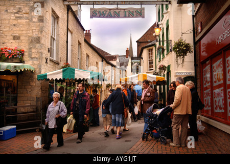 DER FARMERS MARKET IN DER NÄHE VON THE SWAN INN IN STROUD GLOUCESTERSHIRE UK Stockfoto