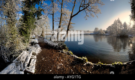 Eine schneebedeckte Landschaft im ländlichen Raum in der Landschaft Stockfoto