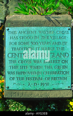 Inschrift auf dem Kreuz anlässlich der Centre of England Meriden West Midlands England Stockfoto