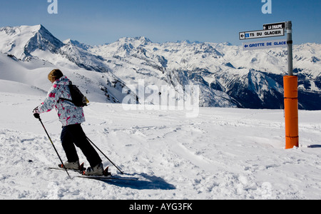 Skifahrer auf der Piste In La Plagne französische Alpen Frankreich Europa Stockfoto