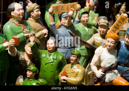 Souvenir Keramik Mao und andere kommunistische Persönlichkeiten, Cat Street Antiquitätenmarkt, Hong Kong Stockfoto