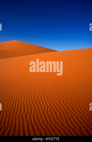 Sanddüne, Sand Dünen, Erg Chebbi, Sahara Wüste, Sonnenaufgang, Morgenröte, Tagesanbruch, Landschaft, Merzouga, Errachidia Provinz, Marokko Stockfoto