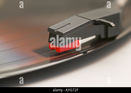 England, UK. Vintage Plattenspieler Nadel auf Schallplatte LP Stockfoto