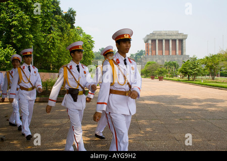 Elitewachen sorgen für Sicherheit am und um das Denkmal Grab von Ho Chi Minh Hanoi Vietnam Stockfoto