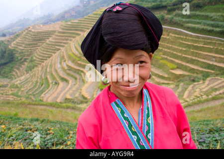 Langhaarige Yao Minderheiten in den Reis Terrasse Felder Ping eine Longsheng-China Stockfoto