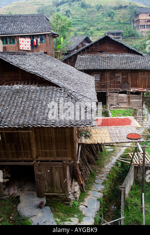 Chili Trocknen auf traditionellen Holzhäuser in Ping eine Longsheng-China Stockfoto