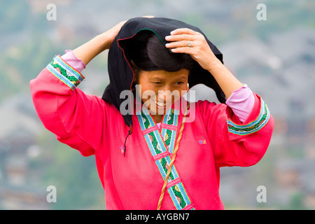 Langhaarige Yao Minderheiten in den Reis Terrasse Felder Ping eine Longsheng-China Stockfoto