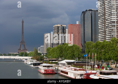 Eiffelturm, Paris, Frankreich und dem Fluss Seine Stockfoto