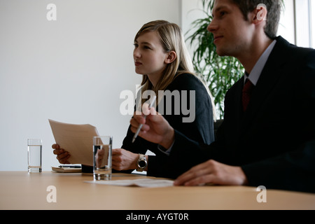 Geschäftsleute im Sitzungsraum Stockfoto