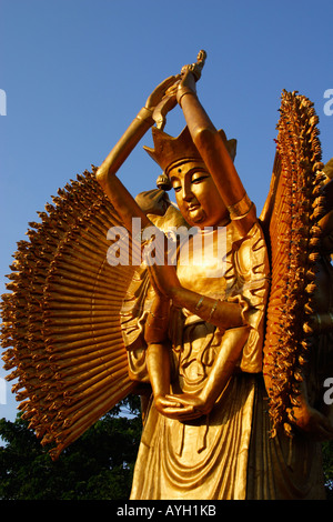 Tausend Augen und Hände der barmherzigen Gott. Die Laterne ist inspiriert durch den Gott im Tempel Kai Feng, Südchina. Stockfoto