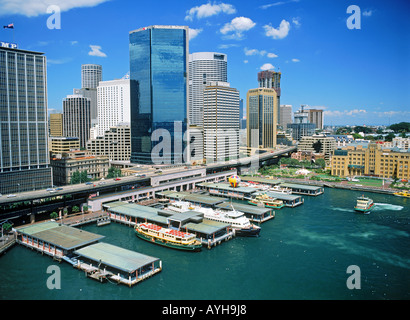 Sydney Harbour Hafen-Skyline mit Bootsverkehr am Circular Quay Stockfoto
