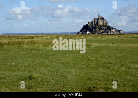 Mont St. Michel montieren Übersicht aus dem Land Stockfoto