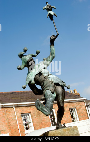 Die Statue ein Narr abgebildet auf in der Fußgängerzone von Stratford-upon-Avon führt zu Shakespeares Geburtsort Stockfoto