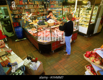 Verschiedene Meeresfrüchte und Gemüse in kleine Stockholm Ecke Markt Stockfoto
