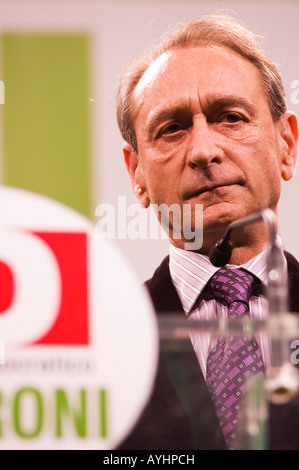 Bernard Delanoë Bürgermeister von Paris gibt seine Unterstützung mit einer Rede während des letzten Tages des Wahlkampfes von Walter Veltroni Stockfoto