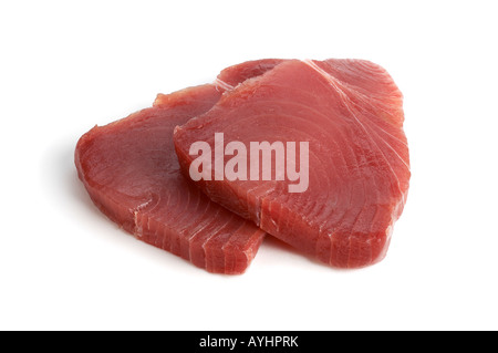 Thunfisch-Steaks auf weißem Hintergrund Stockfoto