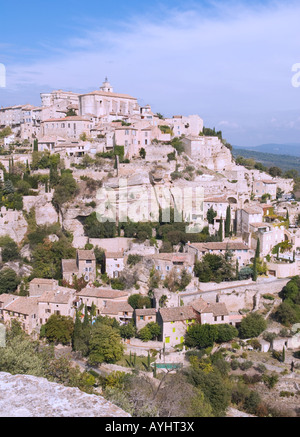 Blick auf die Hügel Stadt Gordes in der Luberon Region im Süden Frankreichs. Stockfoto