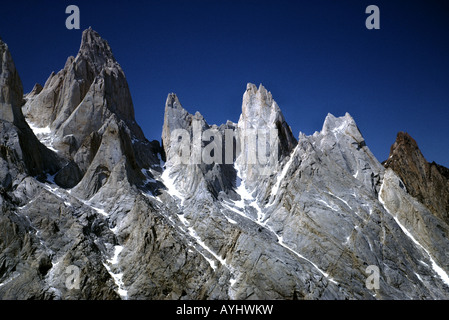 Berggipfel von Cerro Torre im Nationalpark Los Glaciares in Patagonien, Argentinien gesehen. Januar 1993. Stockfoto