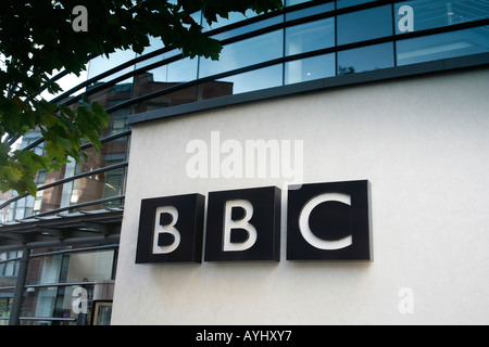 BBC-Logo auf der BBC Yorkshire Gebäude im St Peters Hotel, Leeds Tagsüber geschossen Stockfoto