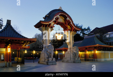 Berlin. Zoologischer Garten. Zoologischer Garten. Zoo. Elefantentor. Elefantentor. Stockfoto