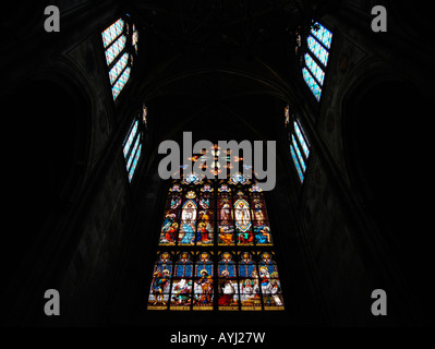 Glasfenster in der Votivkirche Wien Österreich Stockfoto