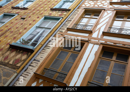 Alte Gebäude in der mittelalterlichen Altstadt von Rennes, Bretagne, Frankreich