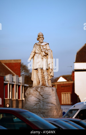 geschändeter Statue von König Alfred.  Fehlende Hand und Axt Stockfoto